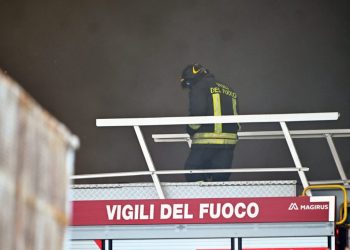 Incendio in palazzina a Cornaredo, tre morti nella notte