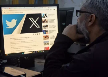 Addio a Twitter.com, X chiuderà il vecchio dominio il 10 novembre