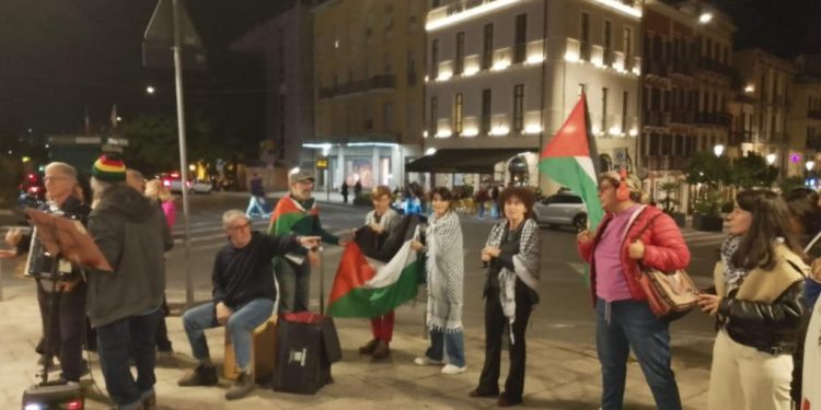 Presidio in piazza Yenne a Cagliari per la Palestina