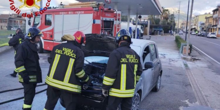 Lotzorai, in fiamme auto: intervento dei Vigili del Fuoco