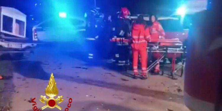Alghero, scontro tra auto e fuoristrada: donna estratta dalle lamiere