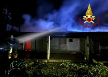 Paura a Porto Torres, in fiamme azienda agrituristica