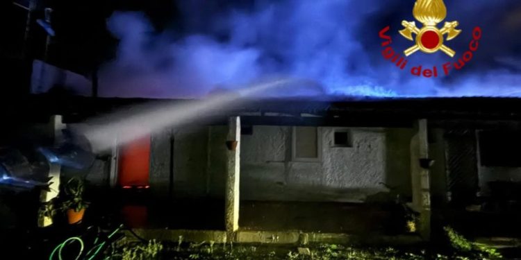 Paura a Porto Torres, in fiamme azienda agrituristica