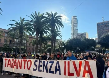 Cittadini in corteo a Taranto, ‘vogliamo la città senza l’Ilva’