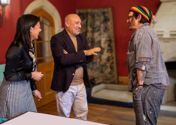 Johnny Depp debutta come artista a Milano: in mostra le nature morte di Yesterday’s Flowers