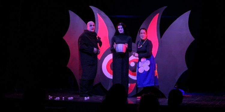 La Famiglia Addams nella “Stagione Autunnale Teatro di Villaspeciosa 2025” organizzata da Abaco Teatro