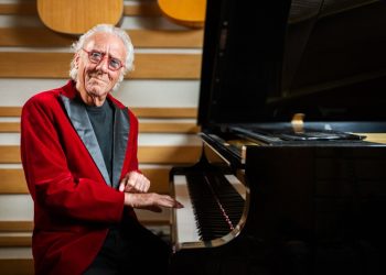 “Buon Natale (anche ai leoni)”, ecco gli auguri animalisti del Maestro Gianni Mazza