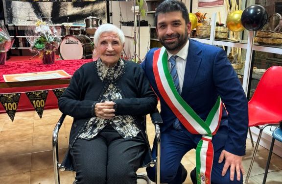 Cagliari festeggia i 100 anni della signora Raffaela Cabboi