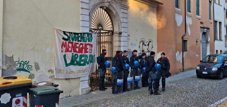 Polizia sgombera ex studentato occupato