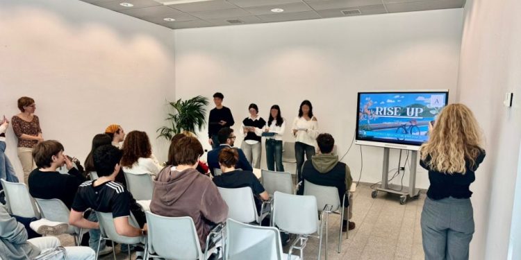 Piazza dei Centomila come rifugio climatico: “Rise Up”, il progetto degli studenti del Liceo Alberti