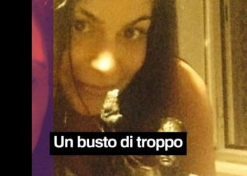 La foto della deputata meloniana Chiara Colosimo con la statuetta del Duce