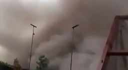 Indonesia, nuova imponente eruzione del Monte Semeru: colonna di cenere di 2 km