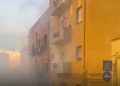 Immagini esclusive: la polizia lancia i lacrimogeni sui palazzi in centro a Cagliari