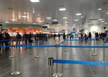 Codacons, prezzi voli Natale +900% rispetto tariffe normali