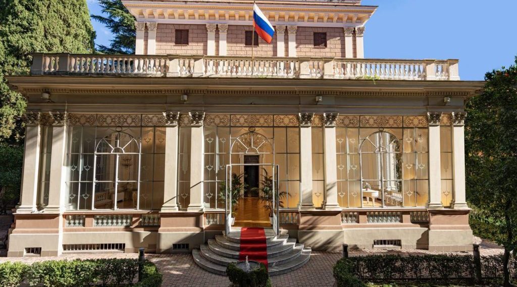 Ambasciata russa in Italia denuncia: “Aggressiva, esecrabile campagna antirussa promossa da Roma”