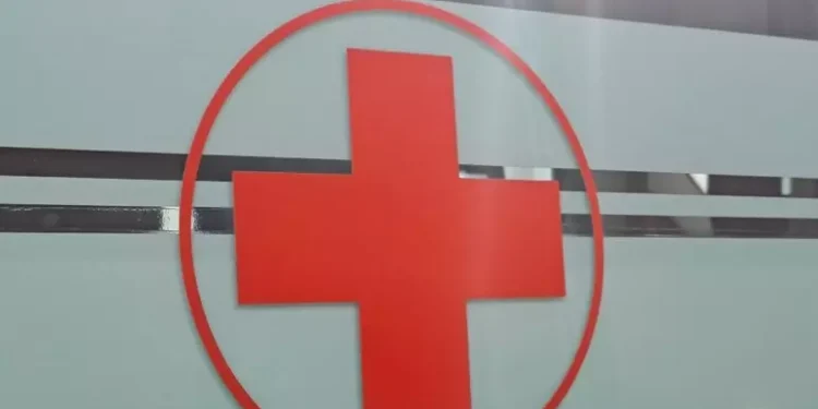 Scontro auto-bus scuola nel Torinese, un morto e 20 feriti