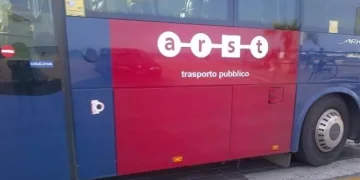 Pullman si scontra con un’auto, due feriti a Isili