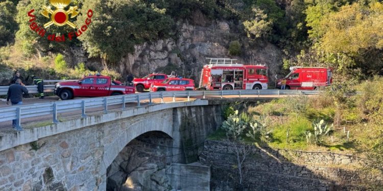 Tragedia a Villagrande, auto cade nel burrone: tre morti