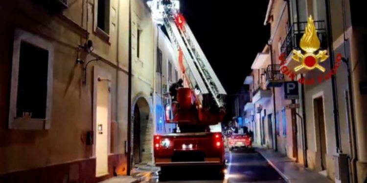 Quartucciu, incendio tetto di un’abitazione: intervento dei Vigili del Fuoco