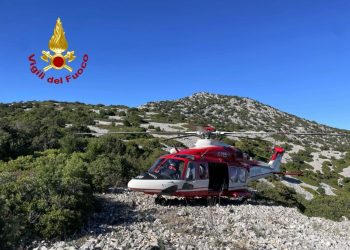 Si perde nella valle di Lainatho mentre cerca i cani, arriva l’elicottero