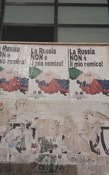 “La Russia non è il mio nemico”, a Cagliari centinaia di manifesti nel centro città