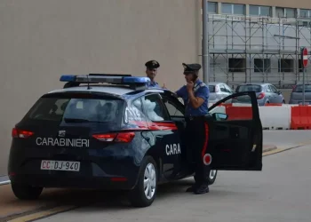 Bomba carta in una palazzina a Cagliari, indagano carabinieri