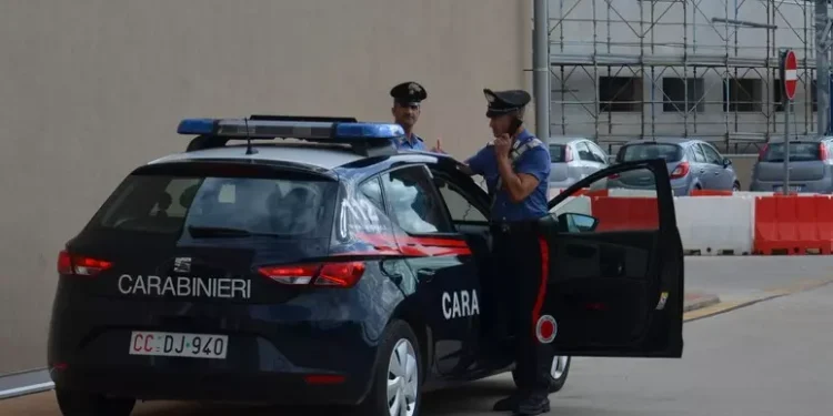 Bomba carta in una palazzina a Cagliari, indagano carabinieri