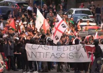 Gli antifascisti denunciano: “Idranti contro i passanti. Lacrimogeni nei balconi”