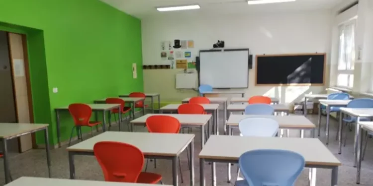 Rischia di soffocare con un boccone, alunno salvato da maestre