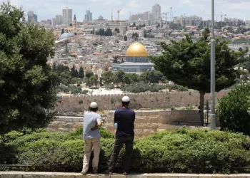 Terroristi coloni israeliani assaltano Moschea Al-Aqsa