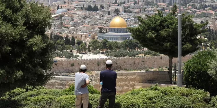 Terroristi coloni israeliani assaltano Moschea Al-Aqsa