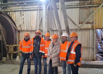 Operai Eurallumina scendono dal silo dopo 12 giorni