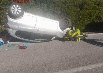 Perde il controllo dell’auto sulla 131: una donna ferita