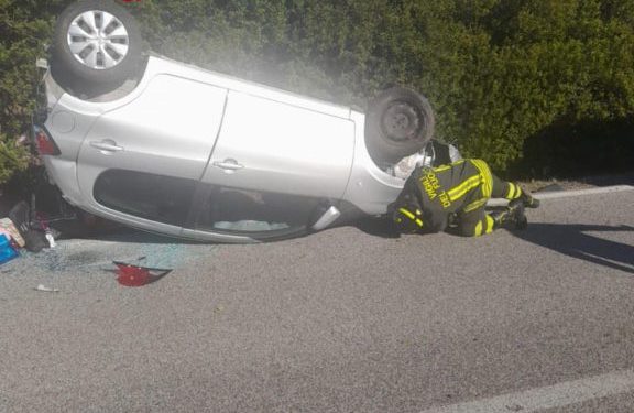 Perde il controllo dell’auto sulla 131: una donna ferita