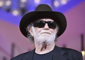 Francesco De Gregori torna fra teatri, palasport e club