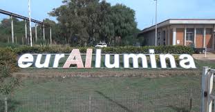 Quinto giorno sul silo, operai Eurallumina al gelo