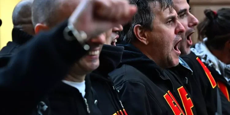 Ex Ilva, stabilimento occupato e corteo a Genova