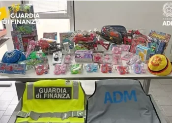 Maxi sequestro di merce contraffatta al porto canale di Cagliari