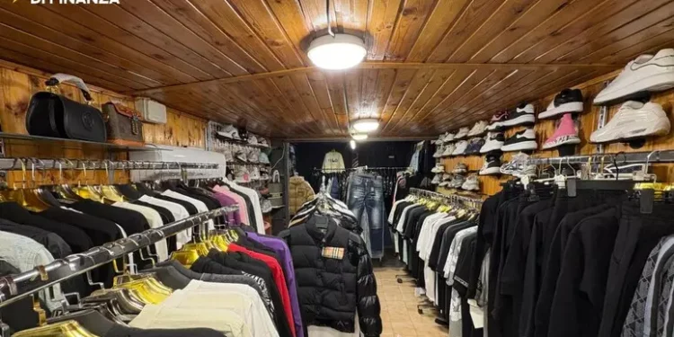 A Cagliari boutique abusiva di capi di lusso con marchi falsi