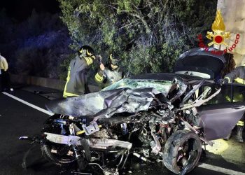 Tragedia alle porte di Iglesias, scontro frontale con due morti