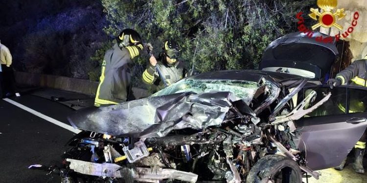 Tragedia alle porte di Iglesias, scontro frontale con due morti