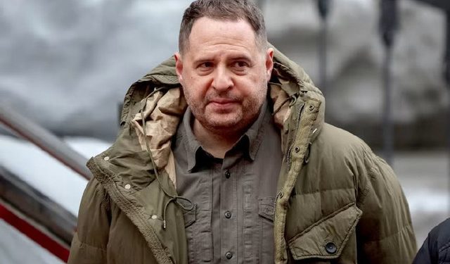 Caos corruzione nel regime Ucraino: si dimette strettissimo collaboratore di Zelensky