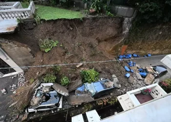 Maltempo: in Liguria forti piogge, crolla un muro