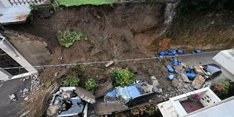 Maltempo: in Liguria forti piogge, crolla un muro