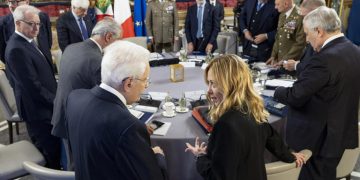 Consiglio Difesa da pieno sostegno a Kiev, nuovo pacchetto di aiuti: altri soldi buttati al cesso