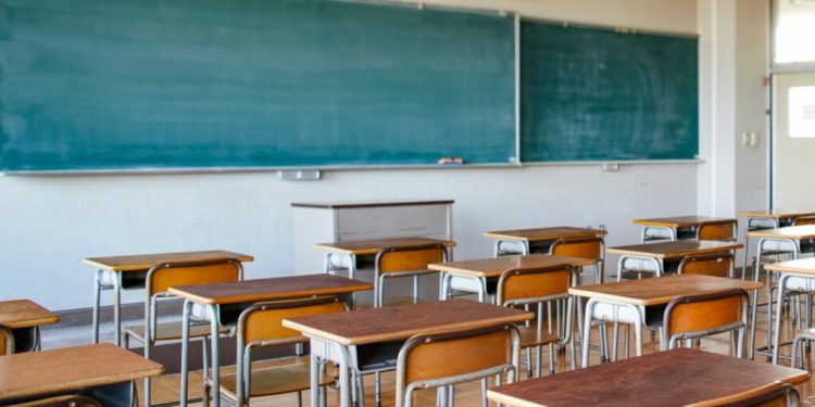 Firmato il rinnovo del contratto per la scuola: ulteriori aumenti per docenti e personale Ata