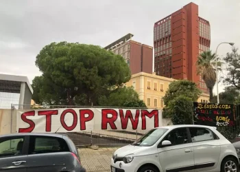Sit-in e striscioni per fermare l’ampliamento Rwm