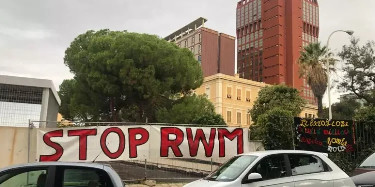 Sit-in e striscioni per fermare l’ampliamento Rwm