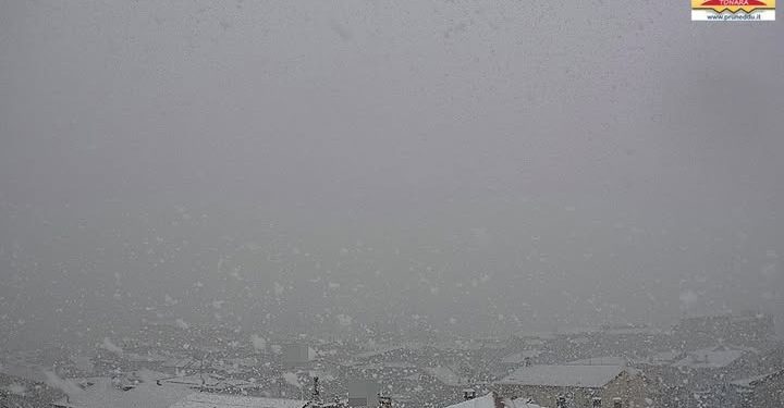 Prima neve della stagione sulla Sardegna, le immagini