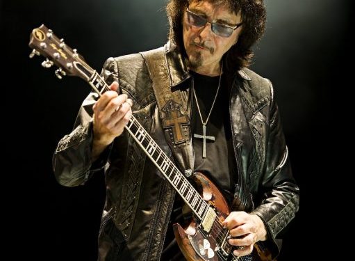 Tony Iommi metterà in palio una delle sue chitarre per raccogliere fondi in sostegno dell’ospedale che l’ha curato